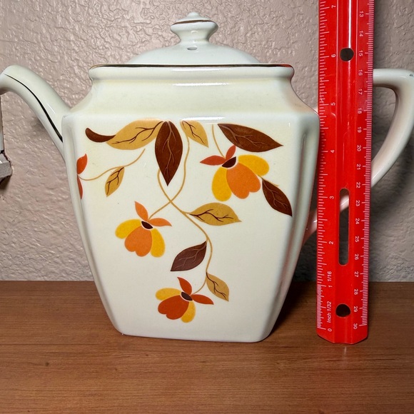 Vintage Hall Superior Kitchenware Jewel Tea
Autumn Leaf Newport Teapot - Picture 9 of 10